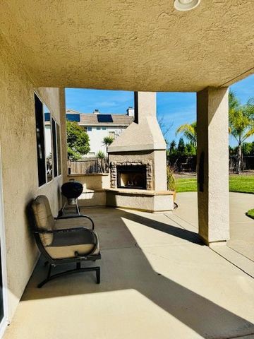 10171 Wildhawk Dr, Sacramento, CA 95829