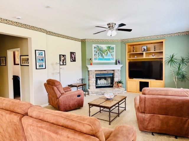 10171 Wildhawk Dr, Sacramento, CA 95829