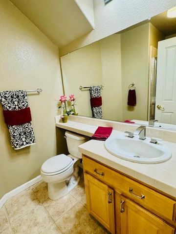 10171 Wildhawk Dr, Sacramento, CA 95829