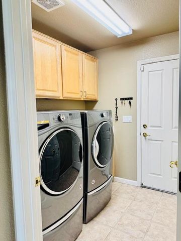 10171 Wildhawk Dr, Sacramento, CA 95829