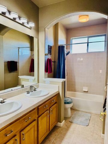 10171 Wildhawk Dr, Sacramento, CA 95829