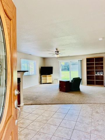 10171 Wildhawk Dr, Sacramento, CA 95829