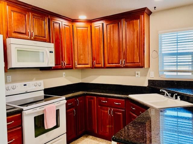 10171 Wildhawk Dr, Sacramento, CA 95829