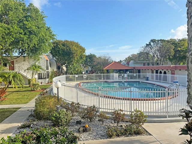 8701 SW 141st St M7, Palmetto Bay, FL 33176