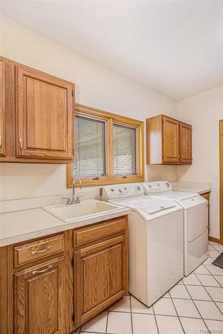 5215 Sunlyn Drive, Grand Blanc, MI 48439