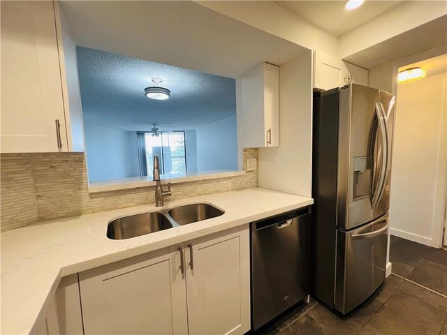 3900 N Hills Drive 412, Hollywood, FL 33021