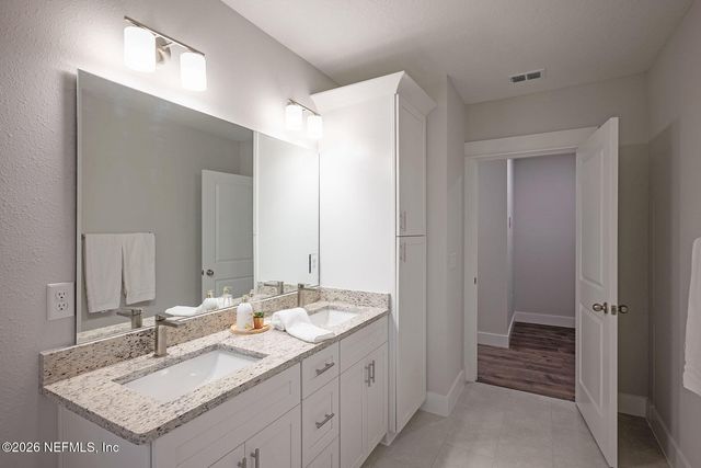 2743 CHELTON Road, Jacksonville, FL 32216