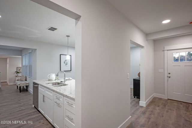 2743 CHELTON Road, Jacksonville, FL 32216