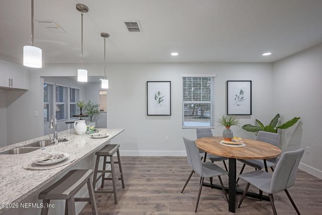 2743 CHELTON Road, Jacksonville, FL 32216