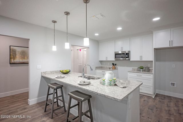 2743 CHELTON Road, Jacksonville, FL 32216