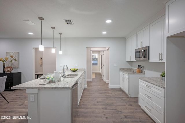 2743 CHELTON Road, Jacksonville, FL 32216