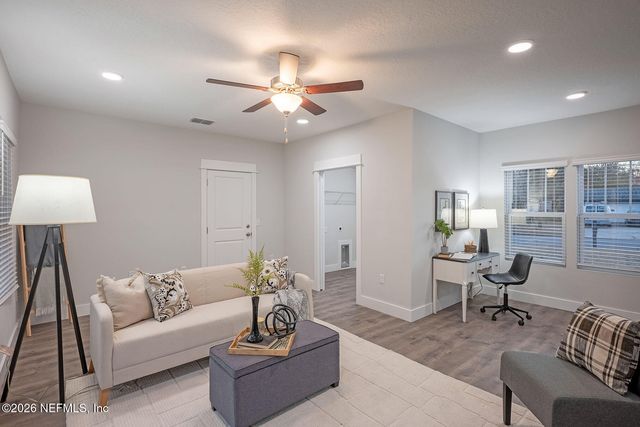 2743 CHELTON Road, Jacksonville, FL 32216