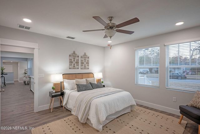 2743 CHELTON Road, Jacksonville, FL 32216