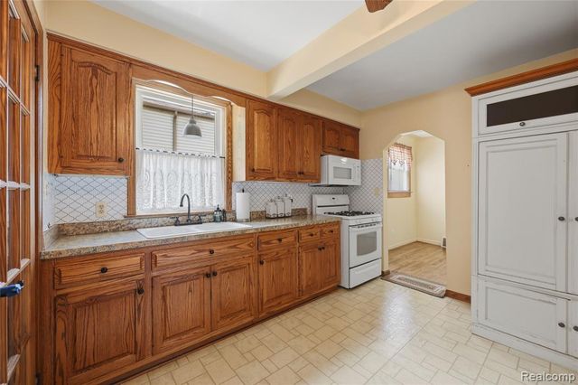 19029 Florian Street, Roseville, MI 48066