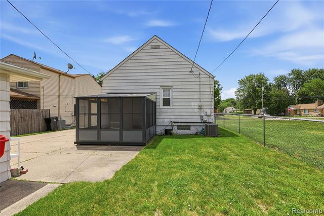 19029 Florian Street, Roseville, MI 48066