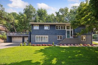 1013 Kenwood Parkway, Minneapolis, MN 55403