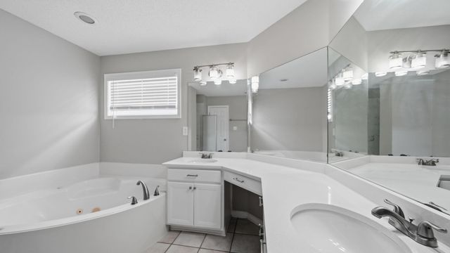 9178 OLD BROOK CV, Memphis, TN 38018