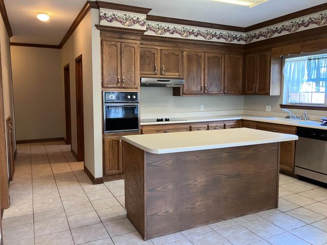 9 River Oaks Boulevard, Searcy, AR 72143