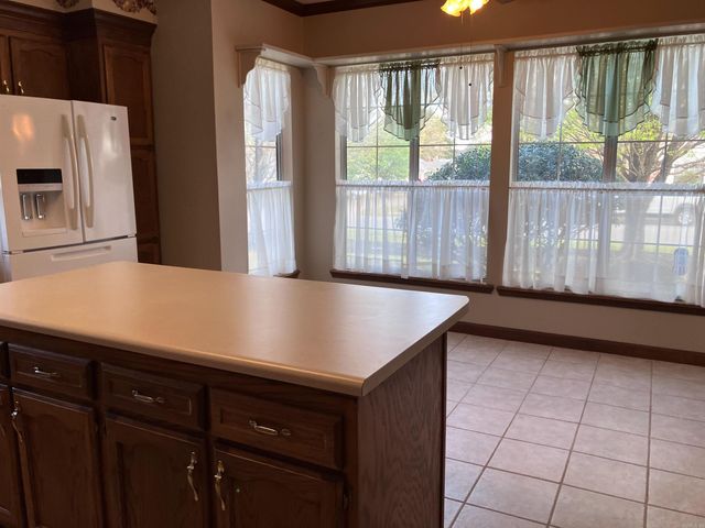 9 River Oaks Boulevard, Searcy, AR 72143