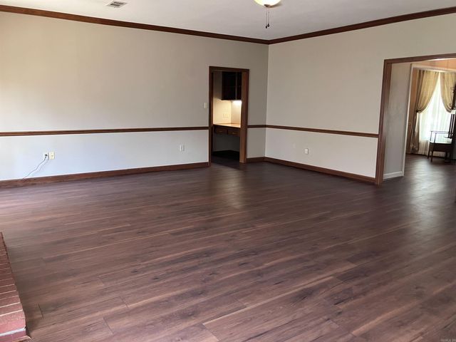 9 River Oaks Boulevard, Searcy, AR 72143
