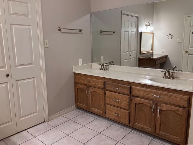 9 River Oaks Boulevard, Searcy, AR 72143