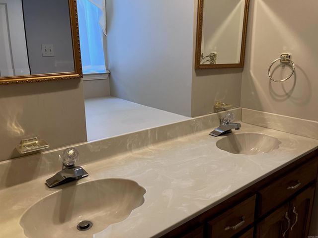9 River Oaks Boulevard, Searcy, AR 72143