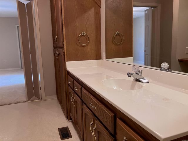 9 River Oaks Boulevard, Searcy, AR 72143