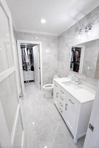 6510 Saline Drive, Waterford Charter Township, MI 48329