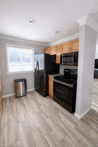 6510 Saline Drive, Waterford Charter Township, MI 48329