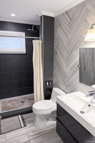 6510 Saline Drive, Waterford Charter Township, MI 48329