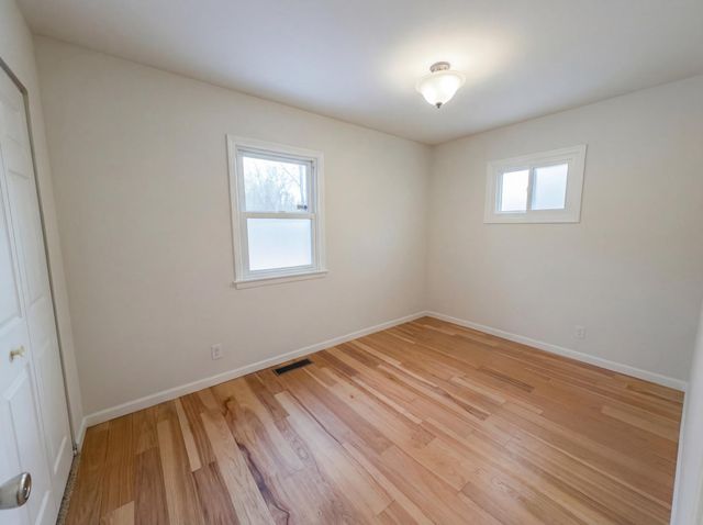 6907 52nd Avenue N, Crystal, MN 55428