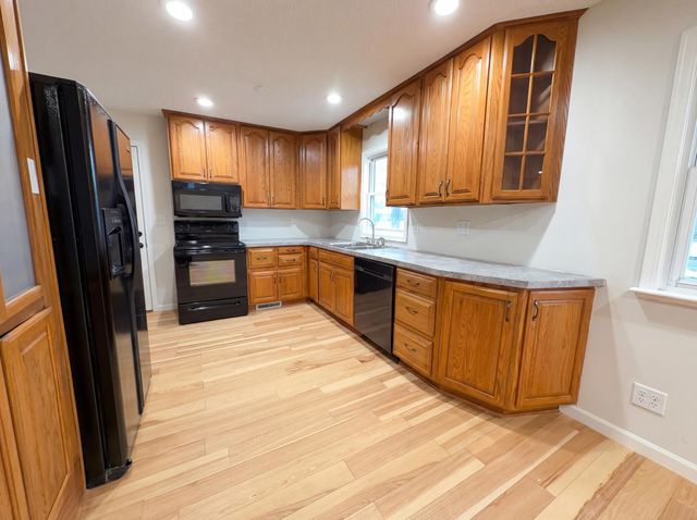 6907 52nd Avenue N, Crystal, MN 55428