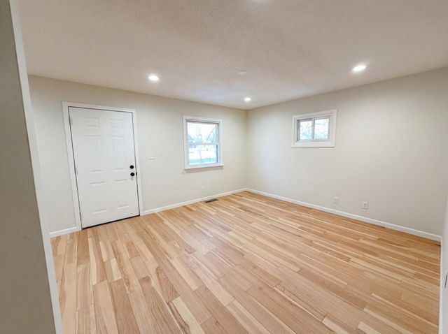 6907 52nd Avenue N, Crystal, MN 55428