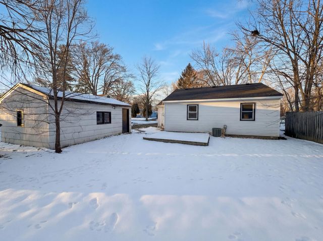 6907 52nd Avenue N, Crystal, MN 55428