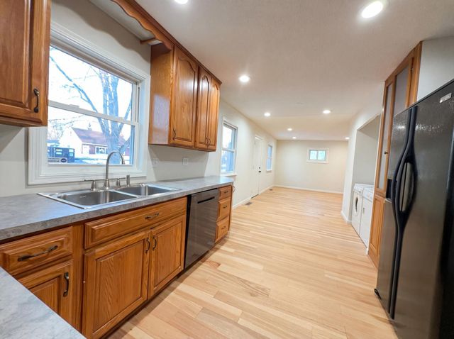 6907 52nd Avenue N, Crystal, MN 55428