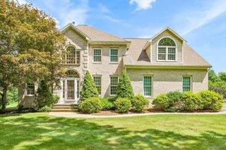 66 Medway St, Norfolk, MA 02056