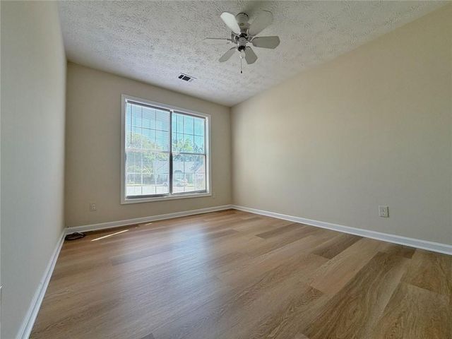 902 Conners Cove NW, Lawrenceville, GA 30044