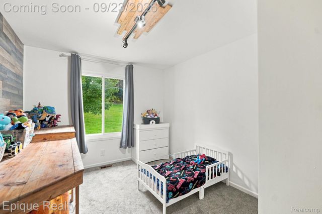 811 N Ortonville Road, Groveland Township, MI 48462