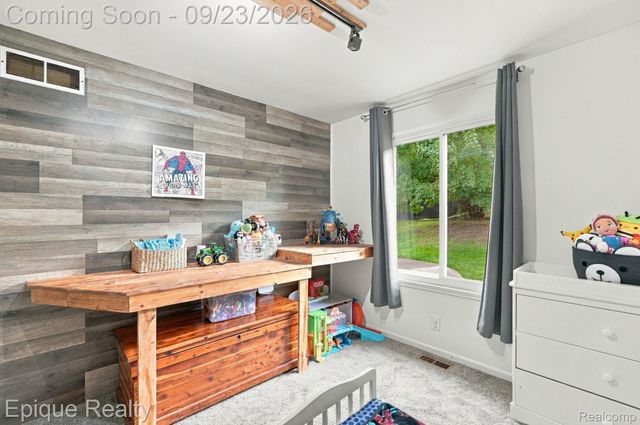 811 N Ortonville Road, Groveland Township, MI 48462