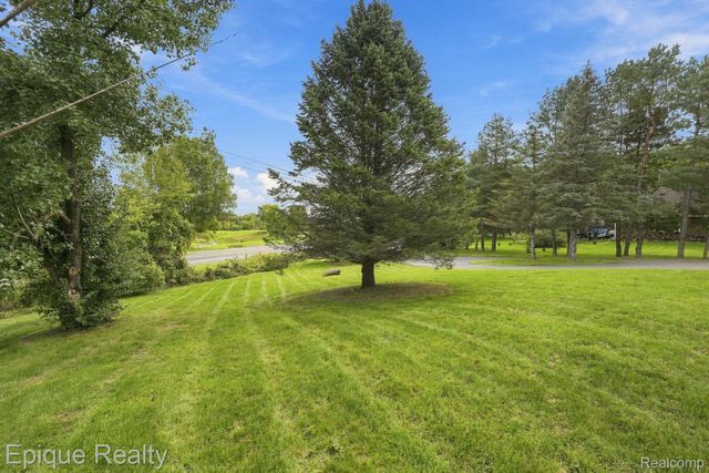 811 N Ortonville Road, Groveland Township, MI 48462