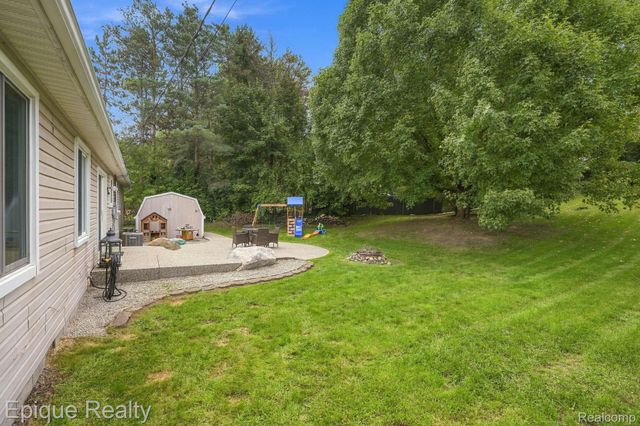 811 N Ortonville Road, Groveland Township, MI 48462
