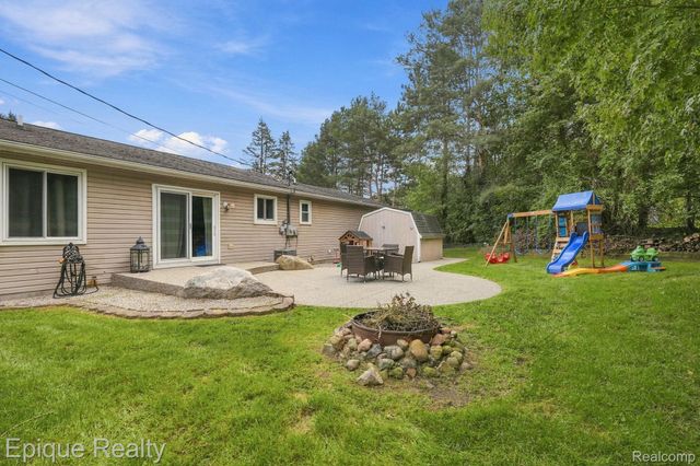 811 N Ortonville Road, Groveland Township, MI 48462