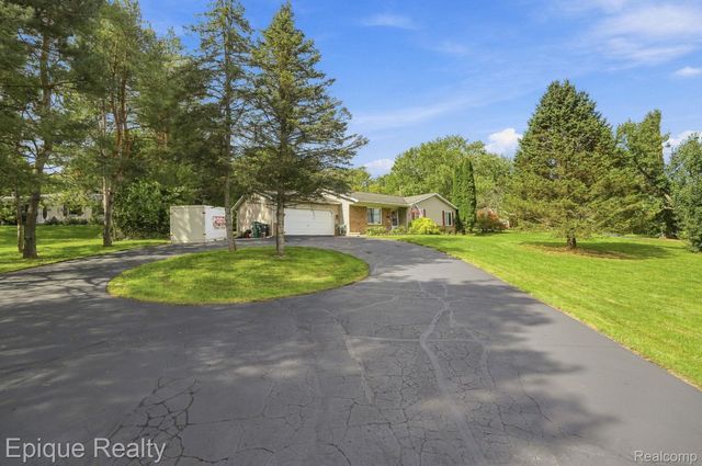 811 N Ortonville Road, Groveland Township, MI 48462
