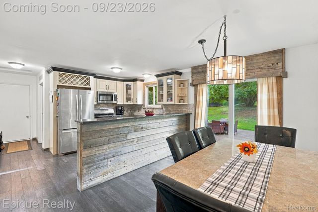 811 N Ortonville Road, Groveland Township, MI 48462