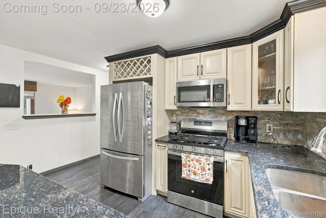 811 N Ortonville Road, Groveland Township, MI 48462