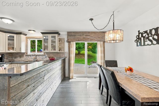 811 N Ortonville Road, Groveland Township, MI 48462