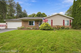 811 N Ortonville Road, Groveland Township, MI 48462