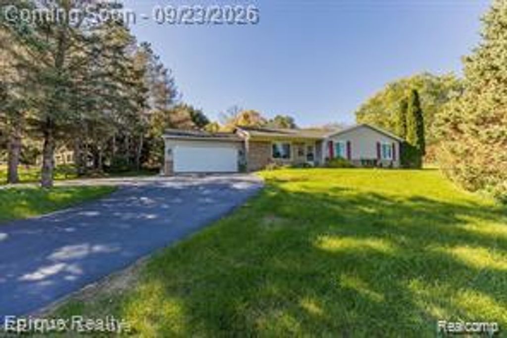 811 N Ortonville Road, Groveland Township, MI 48462