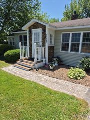 7018 Lakeshore Road, Cicero, NY 13039