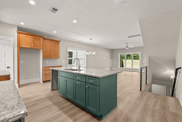 606 Summit Trl, Nashville, TN 37207